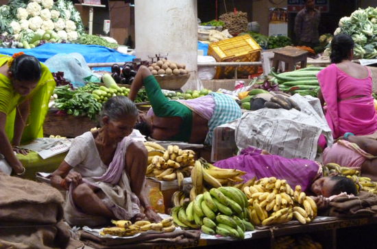 Gemuesemarkt in Panaji- die Haendler sind wohl schon etwas muede vom Feilschen...