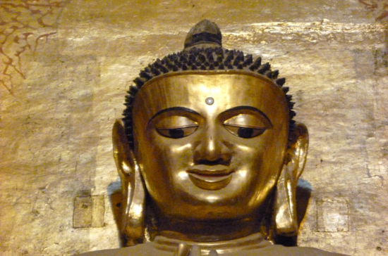 Buddhastatue im Andatempel in Bagan
