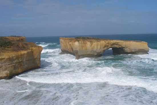 London Bridge, zur Haelfte eingestuerzt. Trotzdem eindrucksvoll