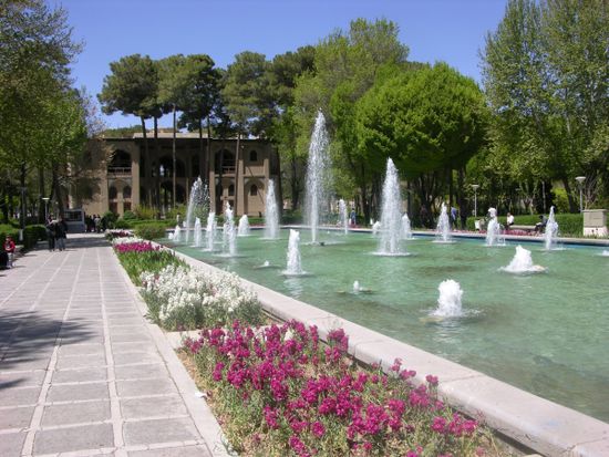 Hasht Behesht Park