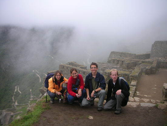 Regina, Noemi, Andres und Martin. Die schweizer Machu Picchu Stuermer...