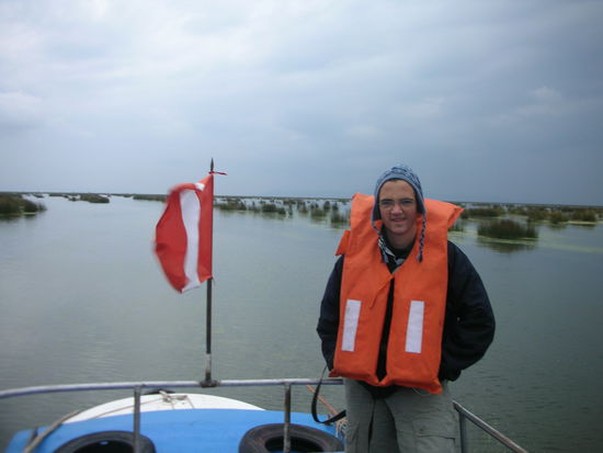 Kurz bevor es zurueck ging in Hafen mussten wir unsere Sicherheitswesten anziehen. Ist ein Witz oder!?!