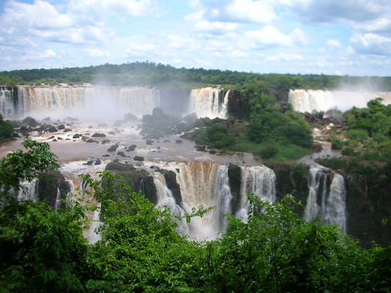 Riesige Wasserfaelle blubbern da so runter