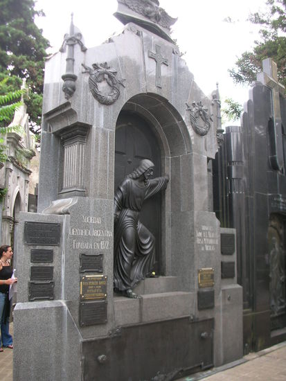 ..mit all seinen kleinen Graeber