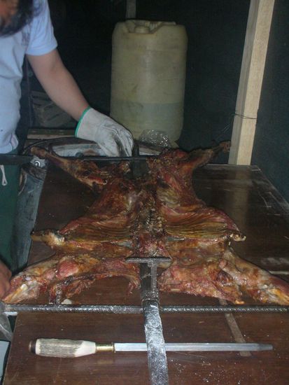 Das ist das Lamm vom Spiess, welches wir am Dorffest genossen.