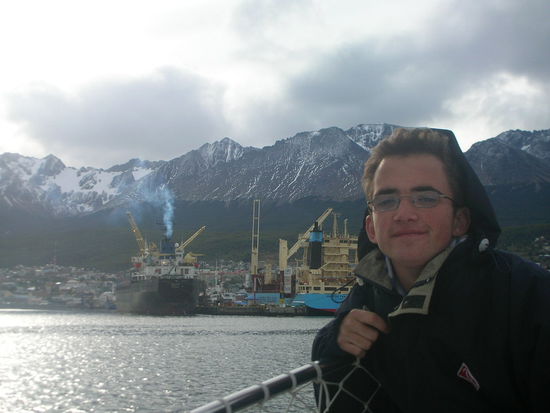 Das ist auf dem Beagelkanal, und im Hntergrund sieht man Ushuaya