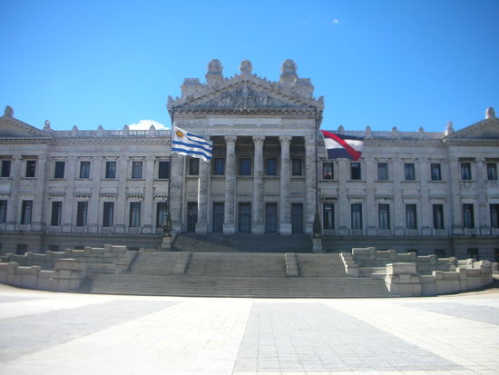 Das ist der mächtige Regierungspalast!