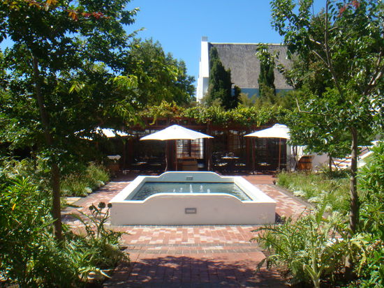 Das Restaurant und der Innenhof von Buitenverwachting