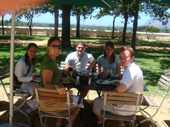 Essen im wunderschoenen Garten