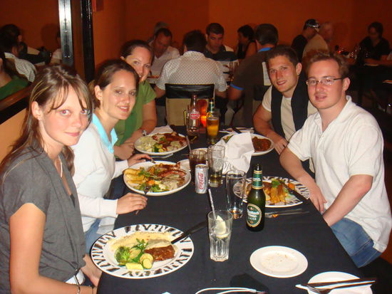 Hier lachten alle wieder. Es gab ja auch was zu essen.