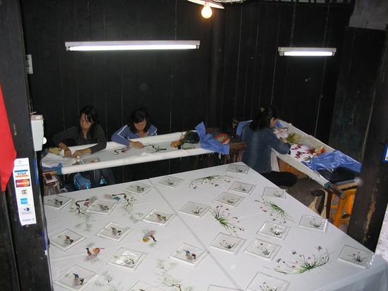 Stickerinnen bei der Arbeit