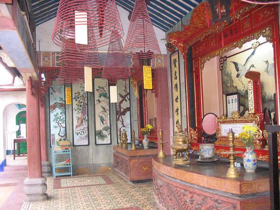 innerhalb eines der chinesischen Versammlungshaeuser