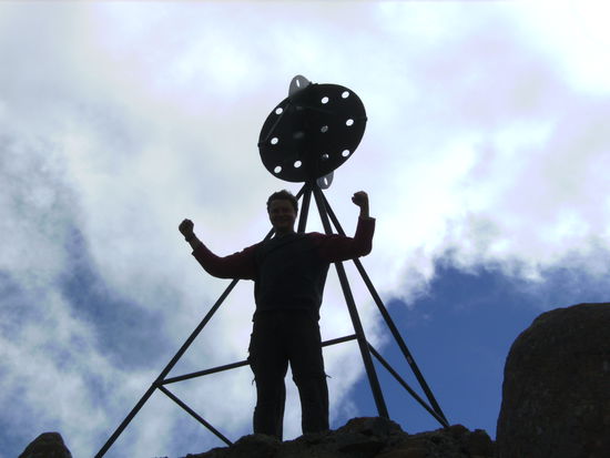 Die Silhouette von Robert am Gipfel des Mount Wellington (es war seeehr windig und kalt da oben +g+)
