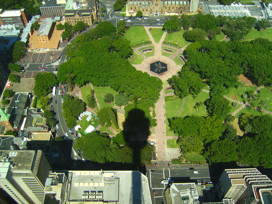 Blick vom AMP-Tower mit Blick auf den Schatten des AMP-Tower 