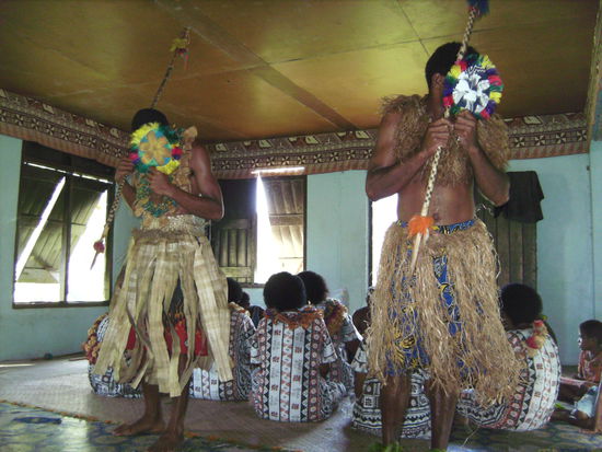 Tanzvorfuehrung der Dorfmaenner 