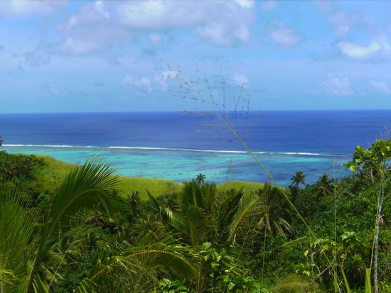Blick von hoechsten Punkt Aitutakis auf die Lagune 