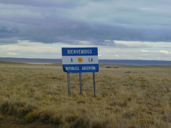 Ausser dem Schild gab es an der tatsaechlichen Grenze wirklich gar nichts... 