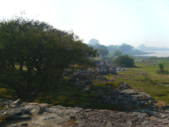 Blick vom Fort Richtung Rio de la Plata...man kann der Rauch recht deutlich sehen