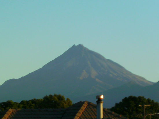 Endlich: Mount Taranaki in seiner ganzen Pracht kurz vor Sonnenuntergang...
