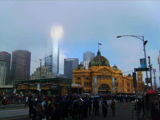 Göttlicher oder außerirdischer Besuch am ANZAC-Day?!? Dieses helle Licht war wirklich ziemlich strange und sah aus wie ein UFO...
