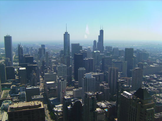 Blick vom John Hancock Center in Richtung Süden (rechts hinten der Willis Tower, vormals Sears Tower, noch immer das höchste Gebäude der USA)