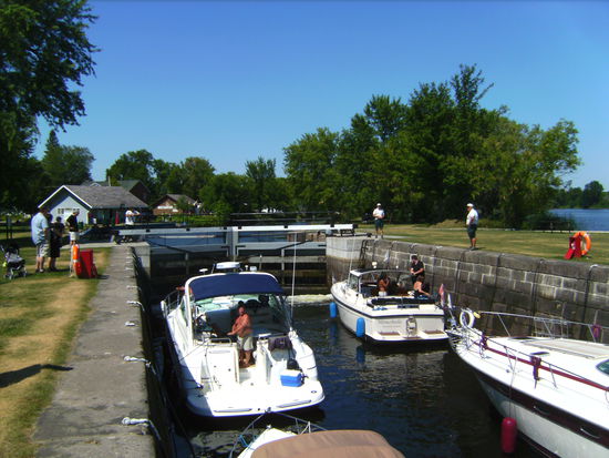 Reger Bootsverkehr in den Schleusen des Rideau-Kanals in Merrickville... 