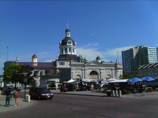 Kingston City Hall - eines der besterhaltenen klassischen Gebäude Kanadas aus der Zeit als Kingston noch die Hauptstadt der vereinigten kanadischen Provinzen war