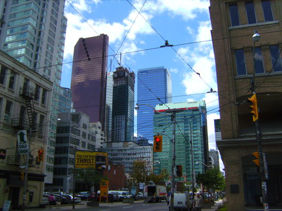 Wolkenkratzer in unterschiedlichem Glasdesign