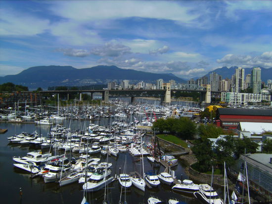 Viele viele Boote in den unzähligen Häfen rund um die Stadt