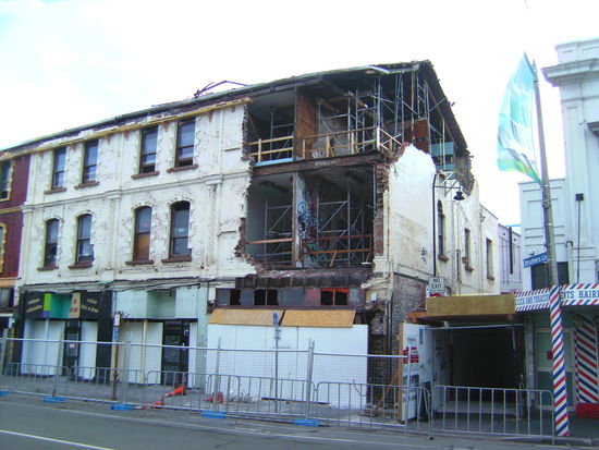 Erdbebengeschädigt...