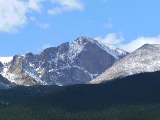 Longs Peak mit seiner kerzengerade abfallenden Steilwand - er ist mit seinen 4.346 Metern der höchste Berg hier in der Gegend