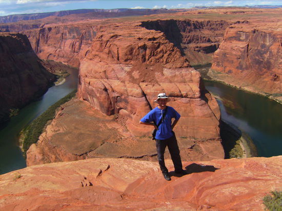 305 Meter geht es da direkt hinter mir hinunter...