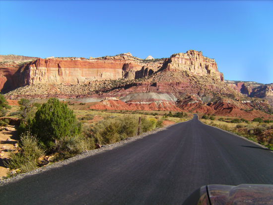 Tolle Views am Scenic Drive auf die Waterpocket Fold