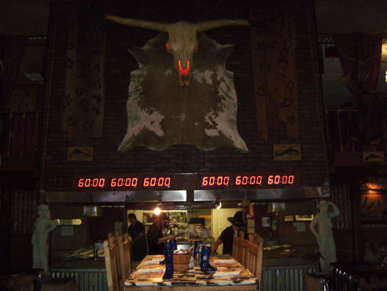 Die "Kampfarena" im Big Texan Steakhouse in Amarillo - an diesem Tisch darf man sich am 2 Kilo Steak versuchen... 