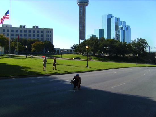 ... und traf den Präsidenten genau an der mit dem Kreuz markierten Stelle.