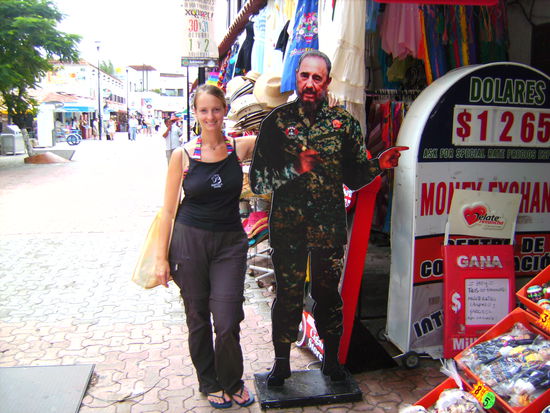 Fidel ist auch wieder ganz fit und urlaubt ganz volksnah in Playa del Carmen... 