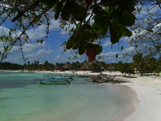 Der wunderschöne Akumal Beach bei Sonnenschein...