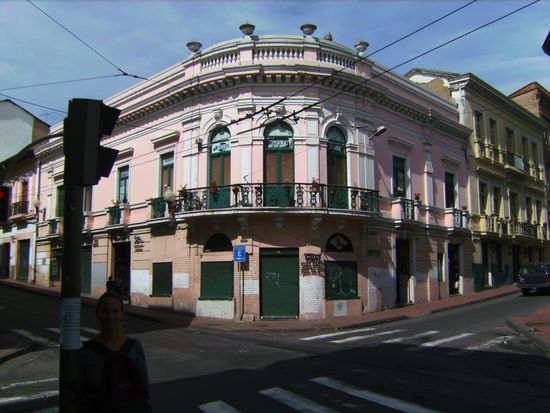 Sabina in den Straßen der Altstadt von Quito...