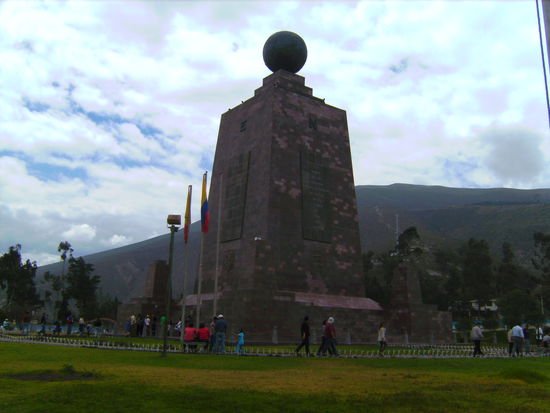Mitad del Mundo Monument