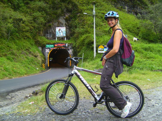 Ja da mussten wir durch und man braucht nicht glauben, dass die entgegenkommenden Autos die Lichter eingeschaltet hatten... 