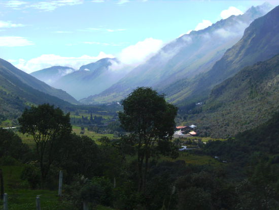 ... ging es durch den Cajas Nationalpark...