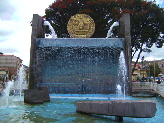 Sabina hinter dem Inka-Wasserfall 