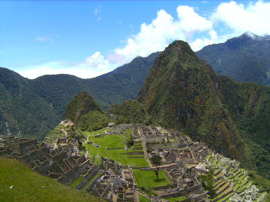 Das "klassische" Machu Picchu Foto um die Mittagszeit bei strahlendem Sonnenschein... 