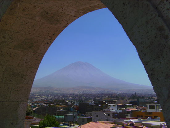 El Misti vom Mirador im Vorort Yanahuara aus gesehen 