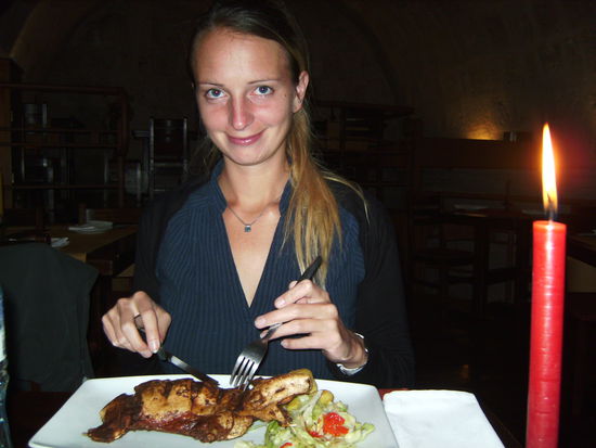 ... und Sabina hat es tatsächlich gegessen!!! Geschmeckt hat es ihr nicht aber sie muss ja alles probieren... 