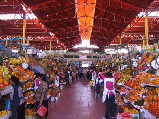 Der sehr schöne und gepflegte Markt von Arequipa