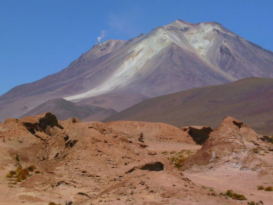 Vulkan Ollague - aktiv wie man unschwer links erkennen kann!