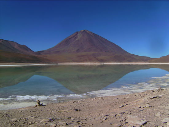 Laguna Verde mit Vulkan Licancabur