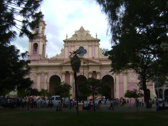 Die Kathedrale am Hauptplatz von Salta...