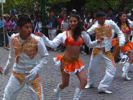 ... beim Folkloretanz am Hauptplatz!